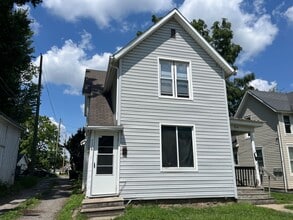 Building Photo - 828 Huestis Ave