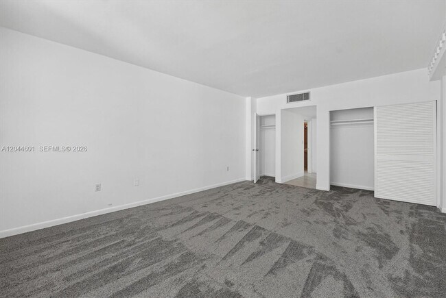 Building Photo - 5001 Collins Ave