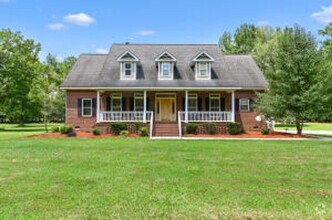 Building Photo - Beautiful home on 2 acres 10 Minutes to As...