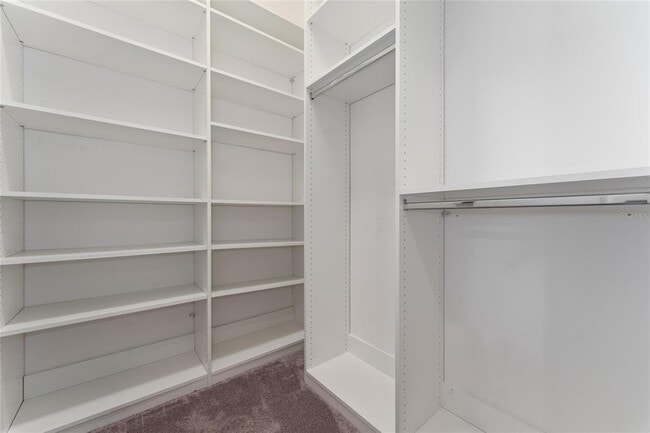Building Photo - 4904 W Fountainwood Dr