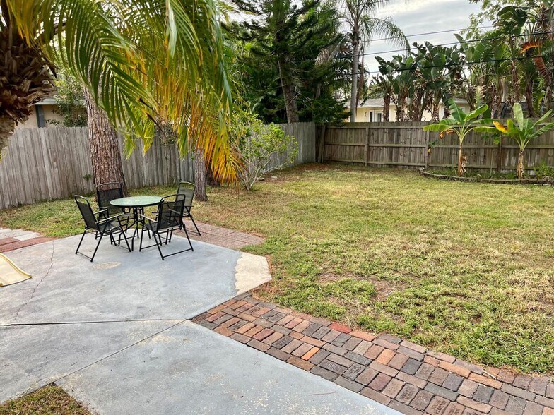 Building Photo - 6326 8th Ave N