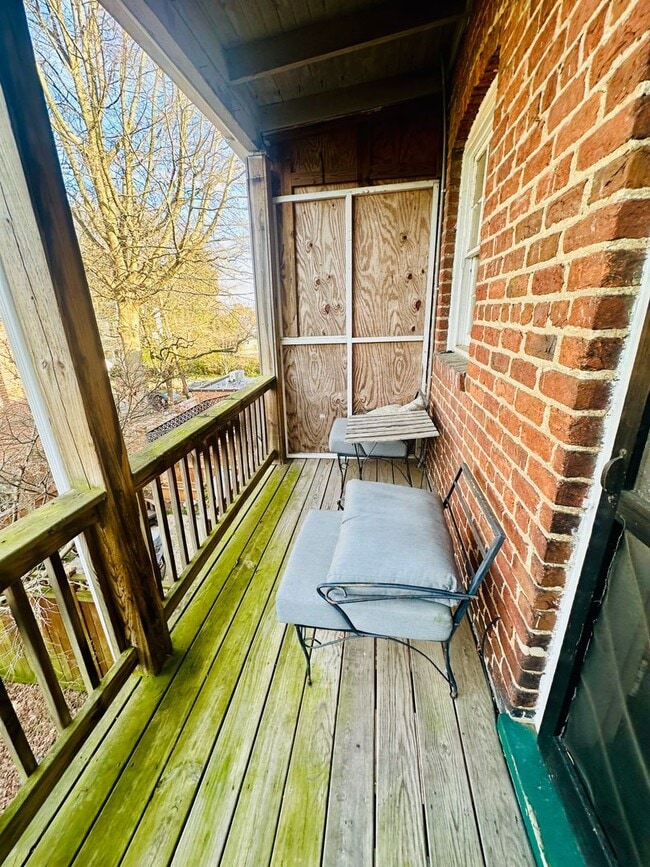 Building Photo - Charming 3bdrm/1.5bth Home Conveniently Located in Richmond's Carytown Area w/Private Balcony!!