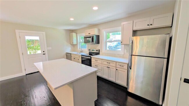 Building Photo - 3318 Hilltop Cir