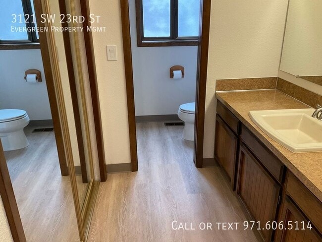 Building Photo - 3121 SW 23rd St