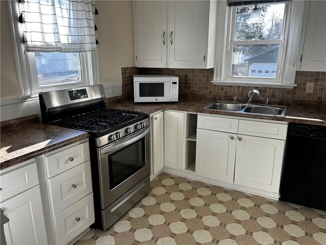 Building Photo - 409 Hoffman St