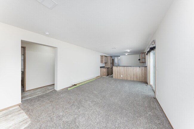 Building Photo - 395 Elder St