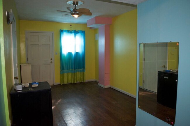 Building Photo - Great 3 Bed 2 Bath House!