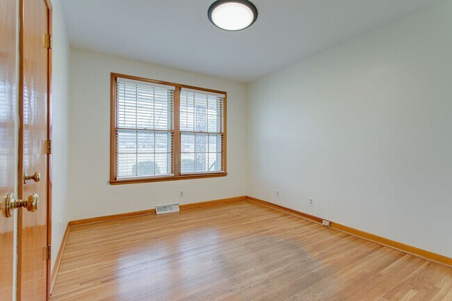 Building Photo - 171 McCall St