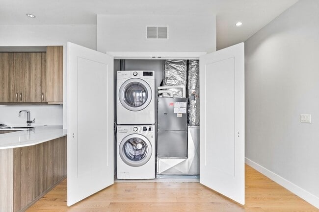 Building Photo - 10 Shipyard Dr