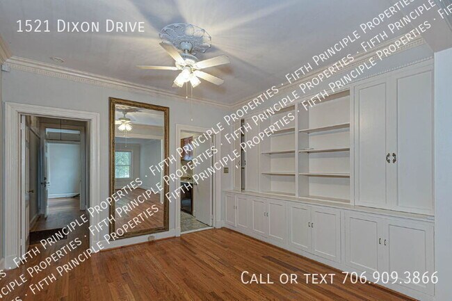 Building Photo - 1521 S Dixon Dr