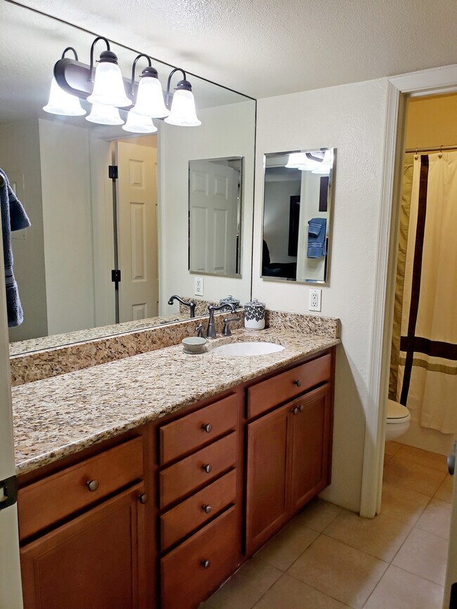 Building Photo - Furnished Scottsdale One Bedroom Condo For...