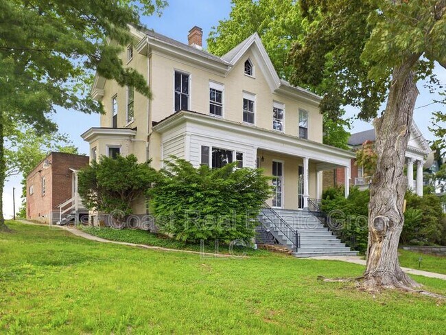 Building Photo - 323 N Potomac St