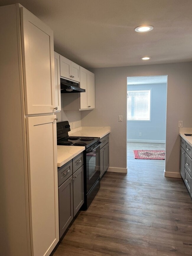 Building Photo - 5622 35th Ave E