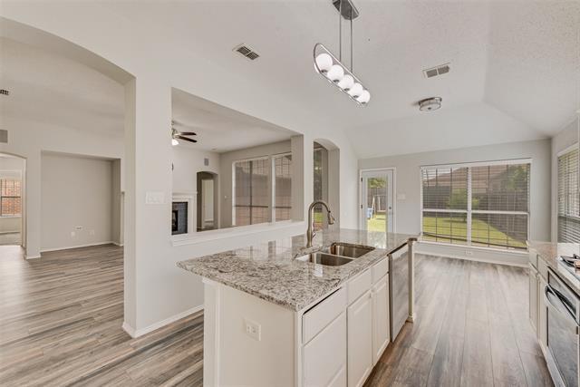 Building Photo - 5909 Meadowcrest Ln
