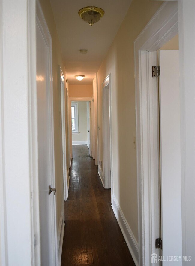 Building Photo - 219 Avenel St