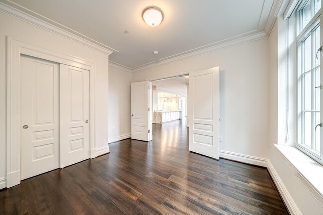 Building Photo - 6900 Fleetwood Rd