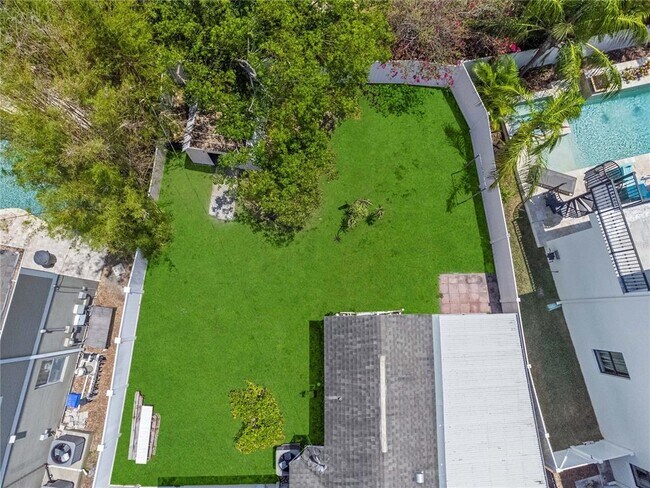 Building Photo - 3606 W Royal Palm Cir