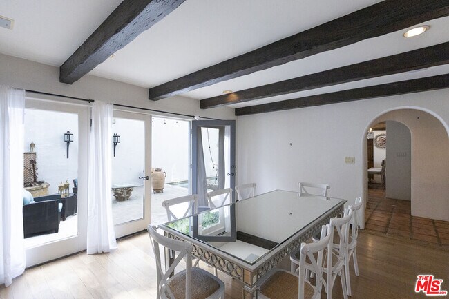 Building Photo - 1407 N Beverly Dr