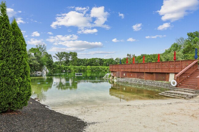 Building Photo - 41 Burlington Ct