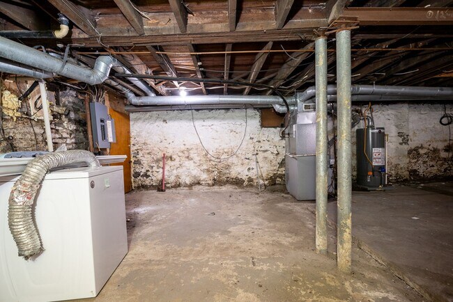 Building Photo - 418 E 17th Ave
