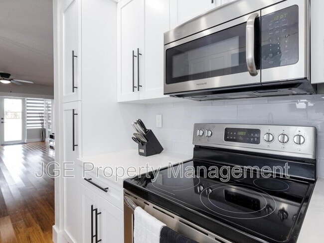 Building Photo - 270 NE 191st St