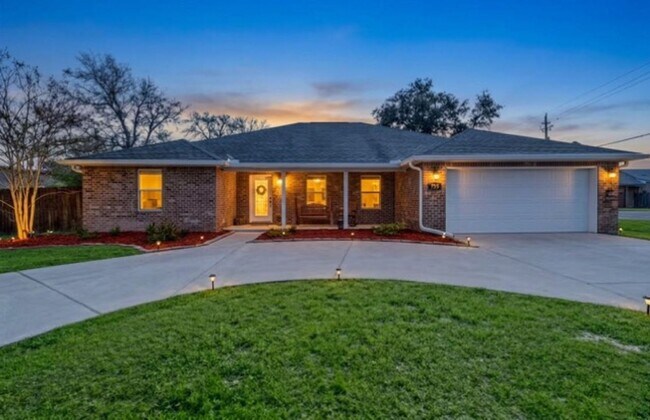 Building Photo - 3BR Smart Solar Home Near Eglin & Hurlburt AFB in Fort Walton Beach!