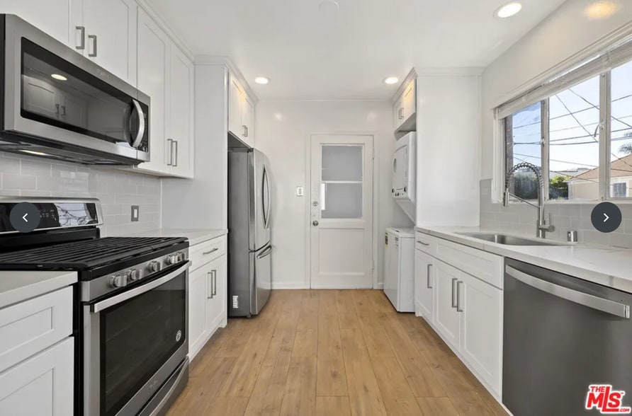 Building Photo - 121 Crescent Dr