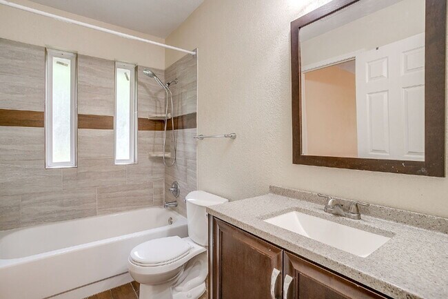 Building Photo - Charming, updating 3 bedroom home in east Fort Worth