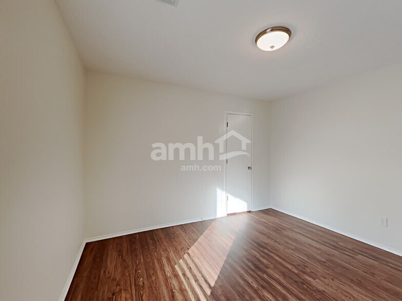 Building Photo - 20111 Niagara Falls Dr