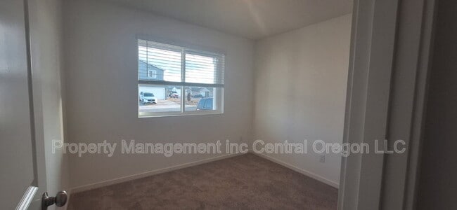 Building Photo - 1349 NE Cobbleridge Lp