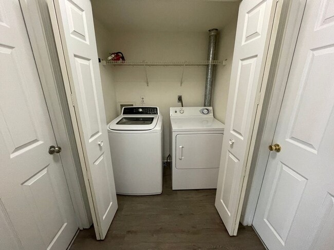 Building Photo - PRE-LEASING FOR AUGUST 2025! 1/2 OFF SECUR...