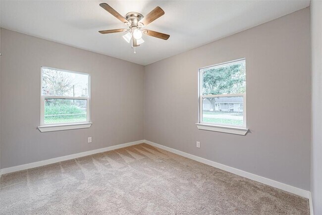 Building Photo - 4909 Higgins St