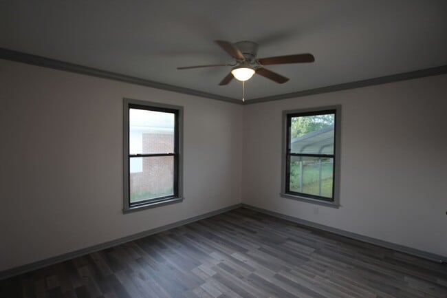 Building Photo - Coming Soon! Updated 3 Bed 2 Bath Rental! ...