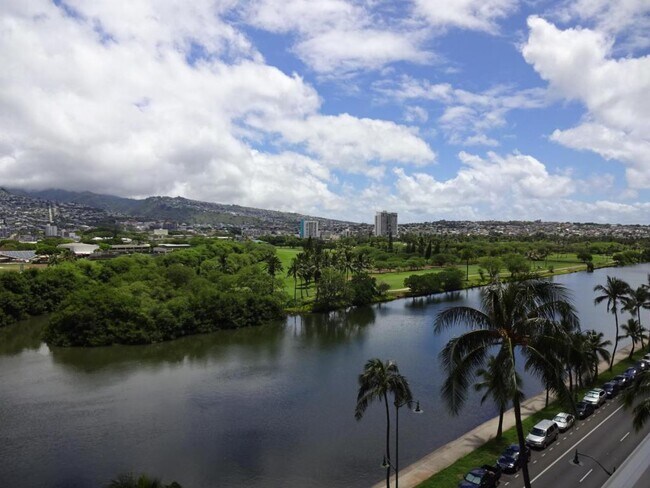 Building Photo - 2211 Ala Wai Blvd