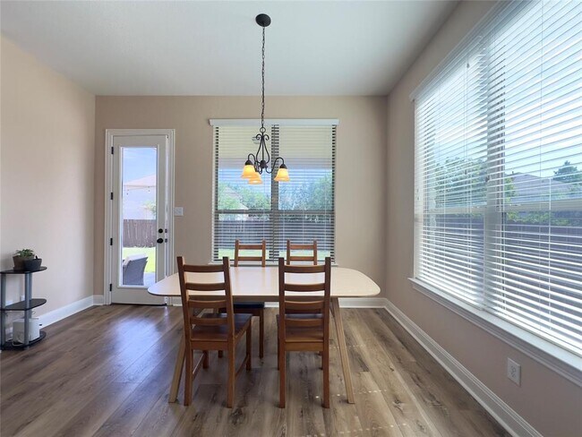 Building Photo - 2504 Speidel Dr