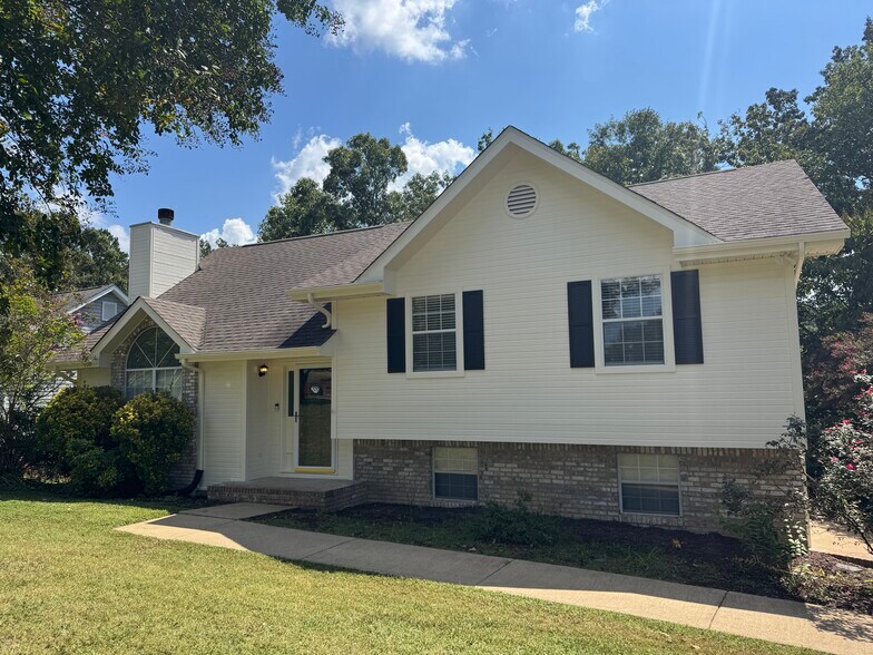 Front View - 394 Leona Dr