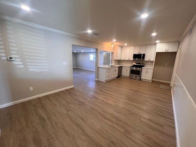 Building Photo - FULLY REMODELED 3+BR/2BA home in EL CAJON ...