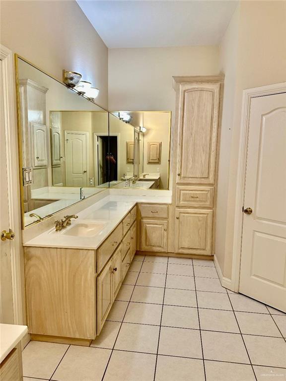 Building Photo - 3206 W San Luis Cir