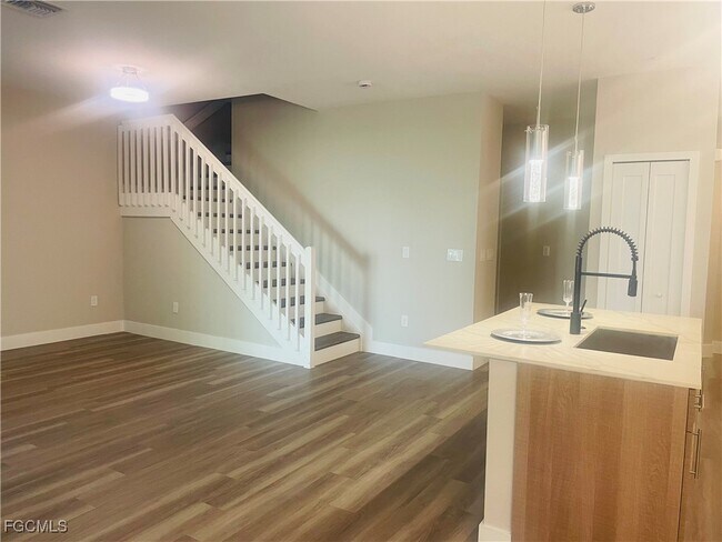 Building Photo - 7044 Ambrosia Ln