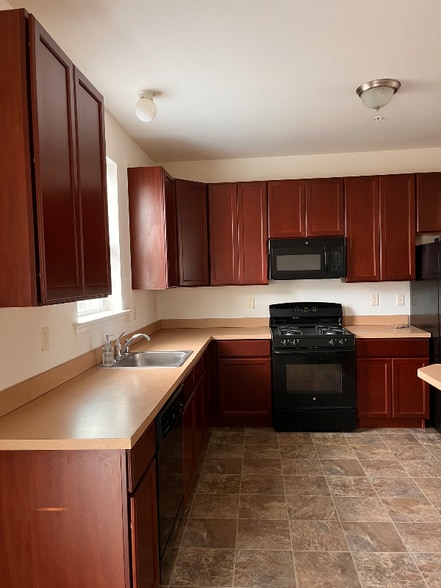 Building Photo - 2304 Sunny Hill Cir