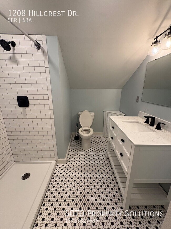 Building Photo - 1208 Hillcrest Dr