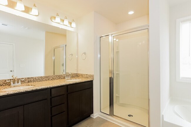 Building Photo - 3 Bedroom in Graniteville!