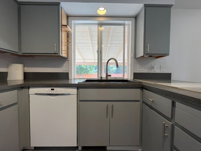 Building Photo - Spacious 4-Bedroom, 2.5-Bathroom Home with...