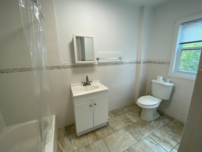 Building Photo - 1020 Sewall Ave