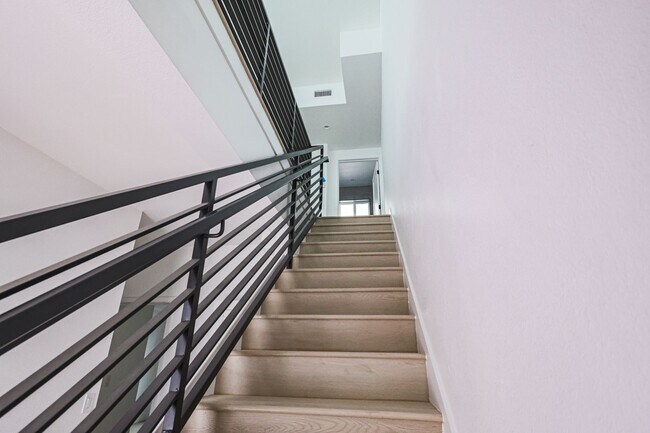 Building Photo - NEW CONSTRUCTION LUXURY 4 BED TOWNHOMES WITH ROOF DECKS