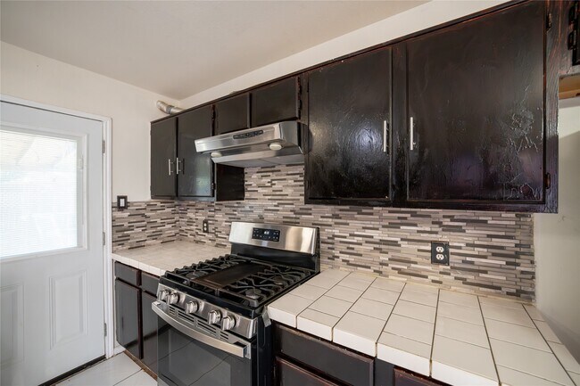 Building Photo - 3343 Bandell Dr