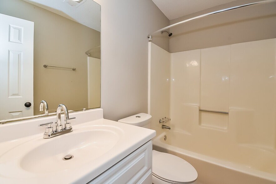 Building Photo - 2466 Zachary Woods Dr NW