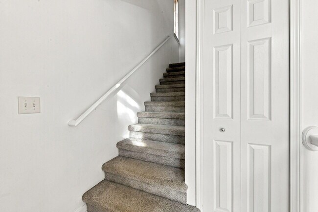 Building Photo - 113 Legato Dr