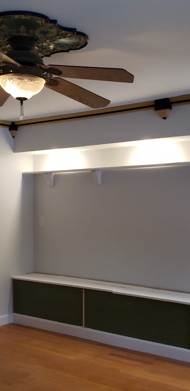 Building Photo - 1112 E Cleveland Ave