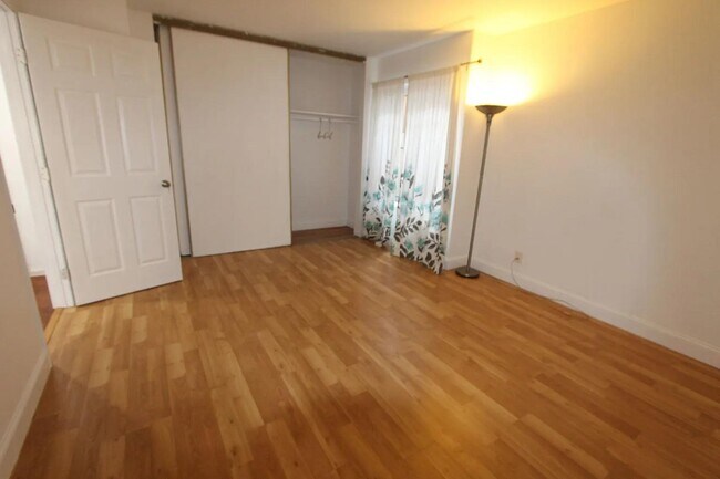 Building Photo - 592 Schwerin St
